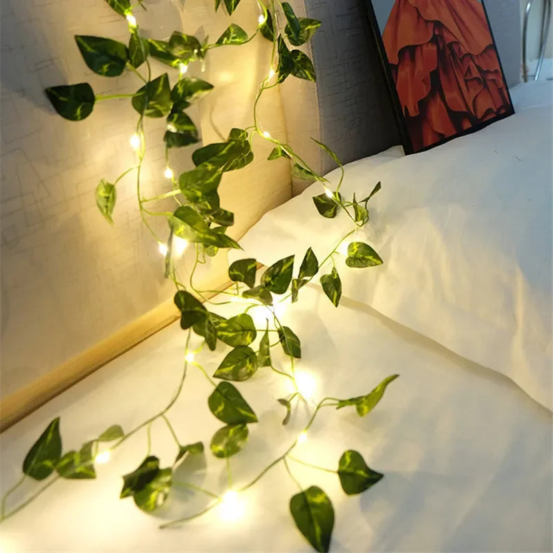 Guirnalda de luces para decoración del hogar, guirnalda de luces con batería para árbol de Navidad, vid Artificial, hojas verdes y flores